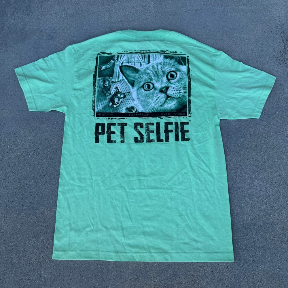 Pet Selfie Mens Mint Green Graphic T-Shirt Cat Dog Security Cam 600-2310 NWT L - Picture 1 of 6